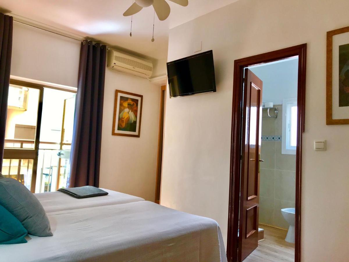 Hostal Guadalupe Τορρεμολίνος Εξωτερικό φωτογραφία