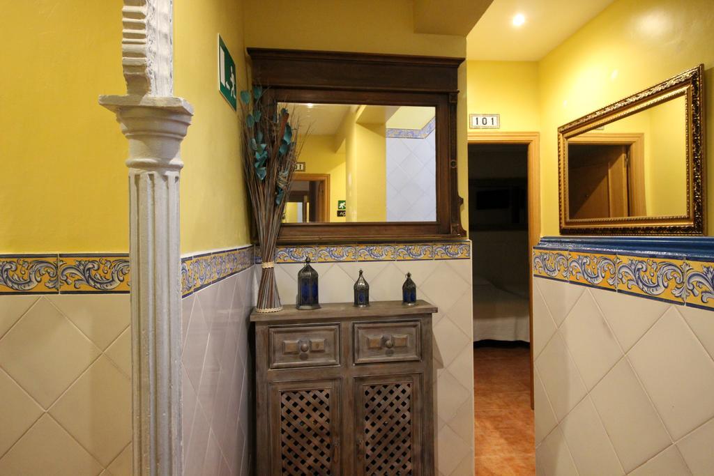 Hostal Guadalupe Τορρεμολίνος Εξωτερικό φωτογραφία