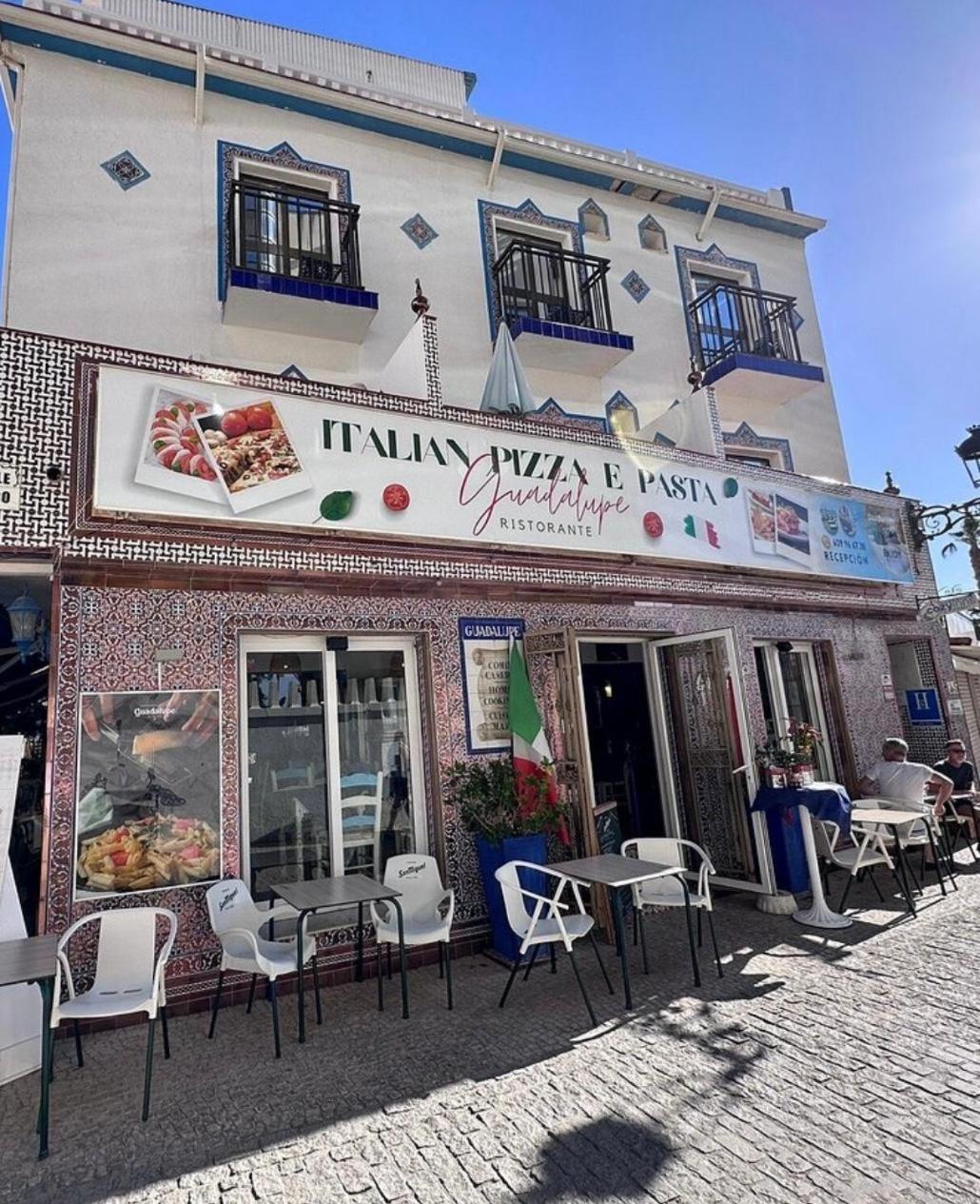 Hostal Guadalupe Τορρεμολίνος Εξωτερικό φωτογραφία