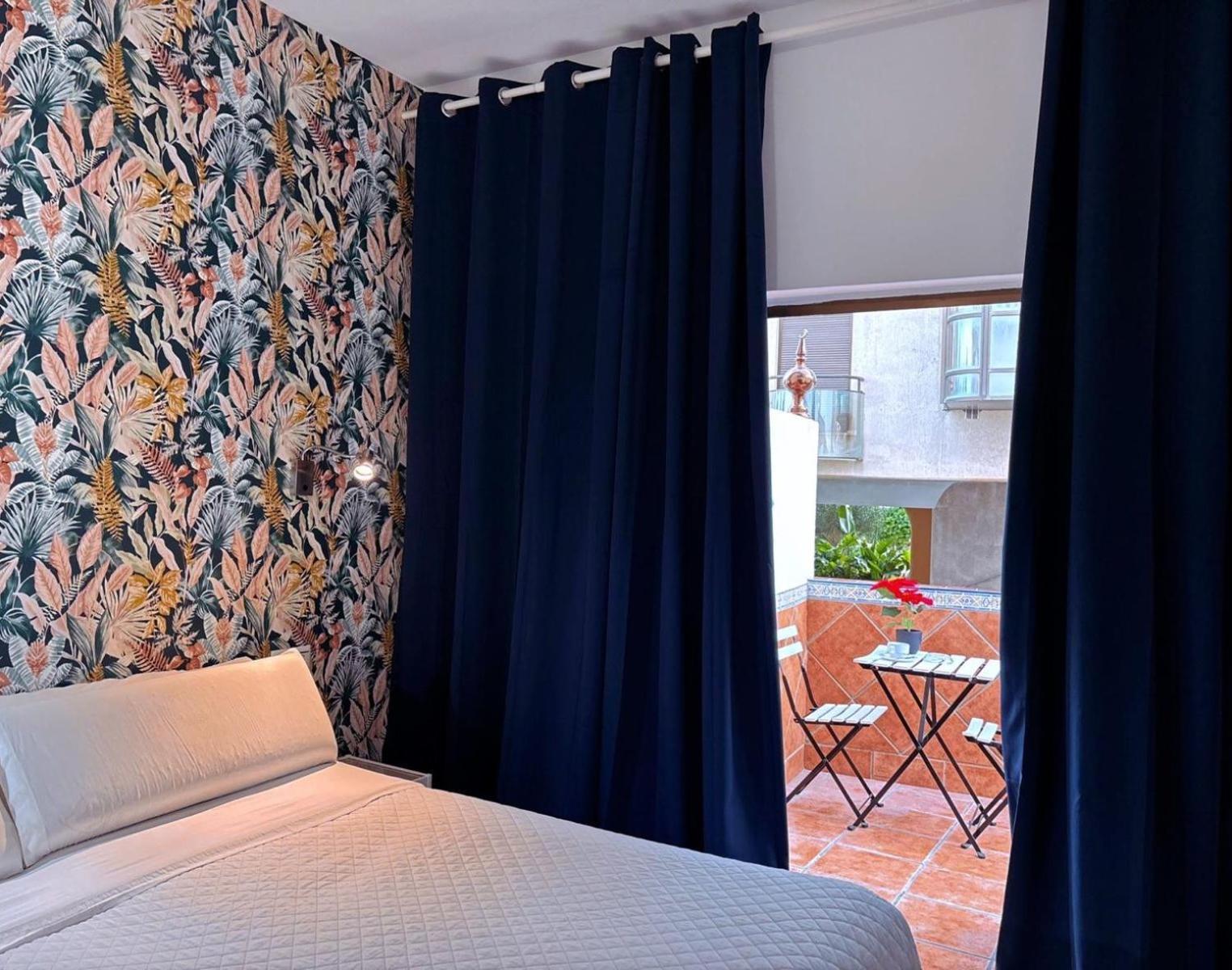 Hostal Guadalupe Τορρεμολίνος Εξωτερικό φωτογραφία
