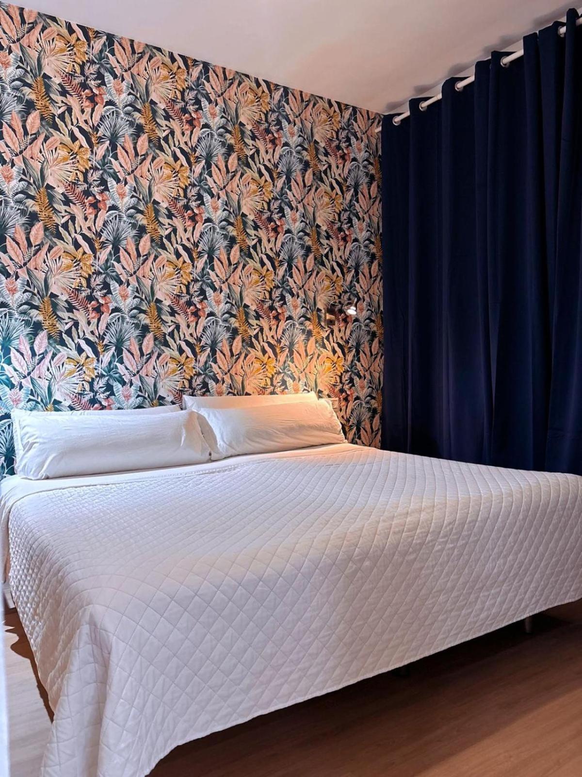 Hostal Guadalupe Τορρεμολίνος Εξωτερικό φωτογραφία