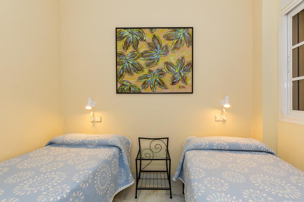 Hostal Guadalupe Τορρεμολίνος Εξωτερικό φωτογραφία