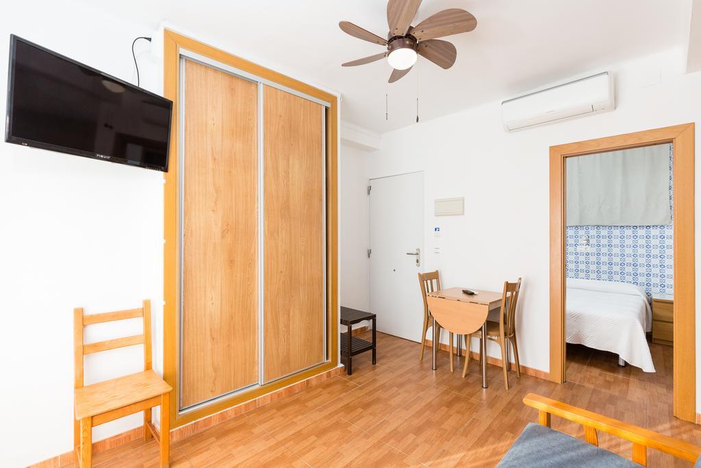 Hostal Guadalupe Τορρεμολίνος Εξωτερικό φωτογραφία