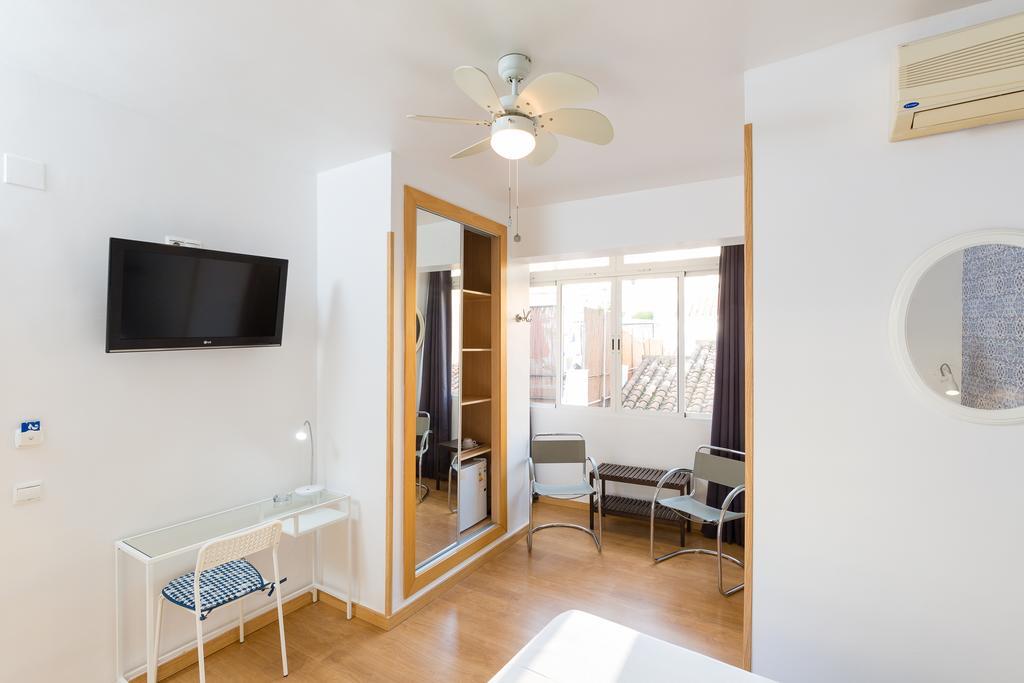 Hostal Guadalupe Τορρεμολίνος Εξωτερικό φωτογραφία