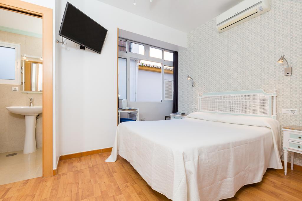 Hostal Guadalupe Τορρεμολίνος Εξωτερικό φωτογραφία