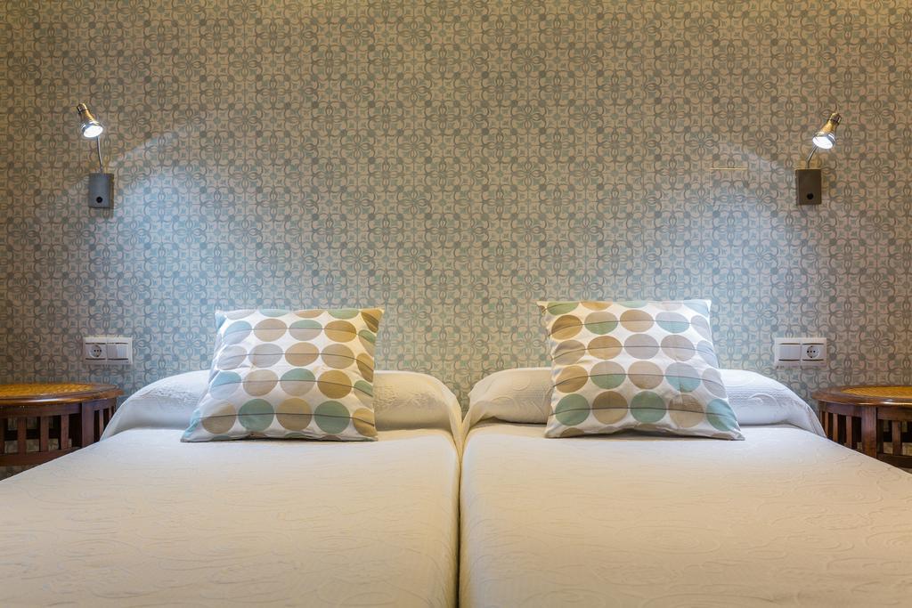 Hostal Guadalupe Τορρεμολίνος Εξωτερικό φωτογραφία