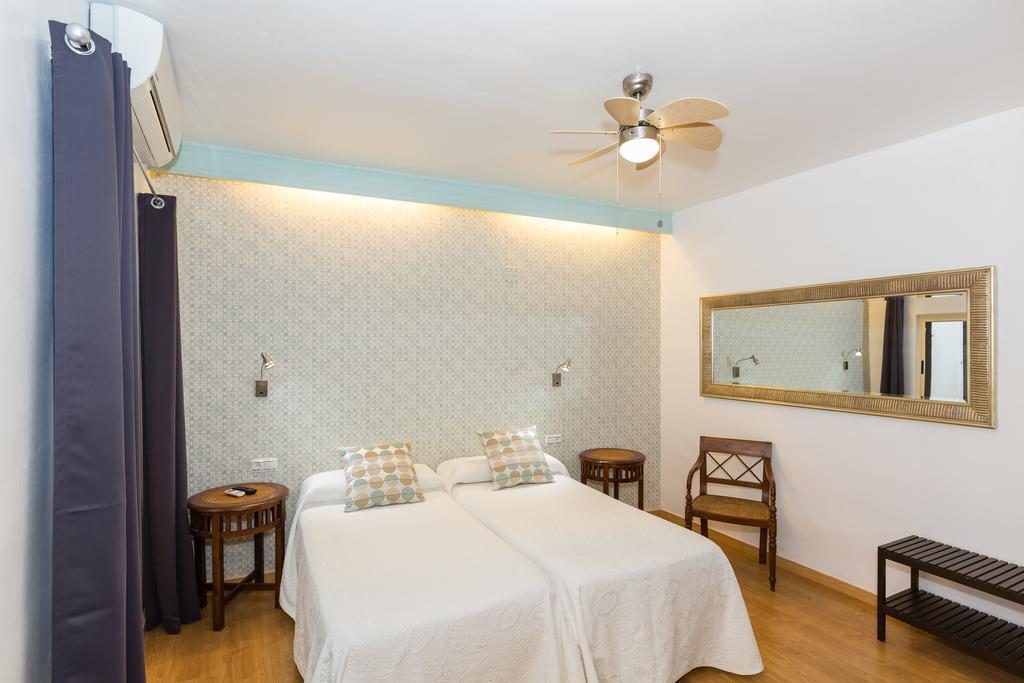 Hostal Guadalupe Τορρεμολίνος Εξωτερικό φωτογραφία