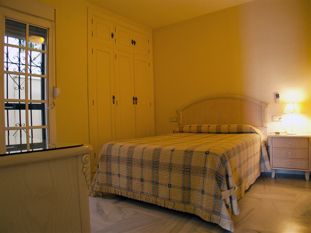 Hostal Guadalupe Τορρεμολίνος Εξωτερικό φωτογραφία