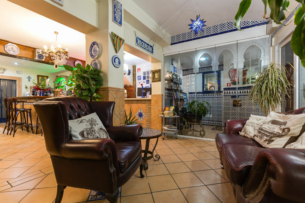 Hostal Guadalupe Τορρεμολίνος Εξωτερικό φωτογραφία