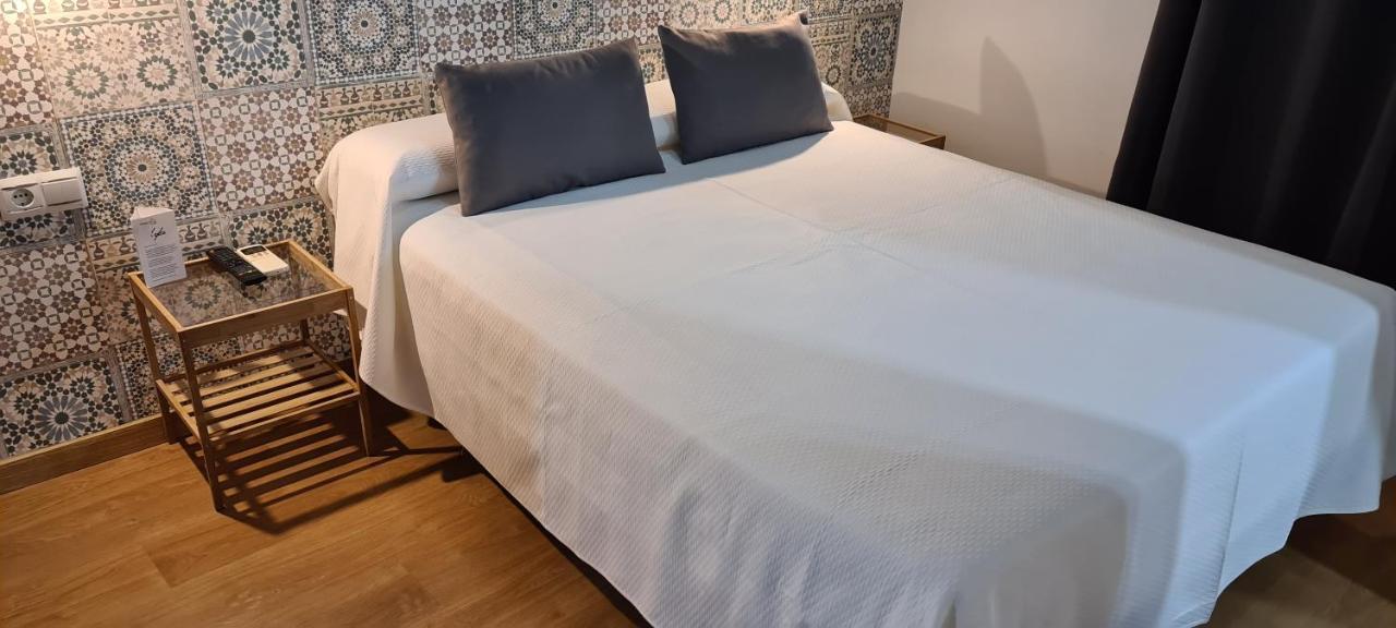 Hostal Guadalupe Τορρεμολίνος Εξωτερικό φωτογραφία